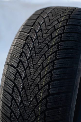фото протектора и шины WINTERHAWKE I Шина ZMAX WINTERHAWKE I 185/65 R14 86T