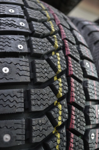 фото протектора и шины Brina Nordico V-522 Шина Viatti Brina Nordico V-522 225/45 R18 95T