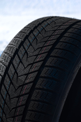 фото протектора и шины WINTERHAWKE II Шина ZMAX WINTERHAWKE II 295/35 R21 107H