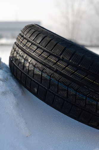 фото протектора и шины ICEPIONEER 868 Шина ZMAX ICEPIONEER 868 195/55 R16 91H